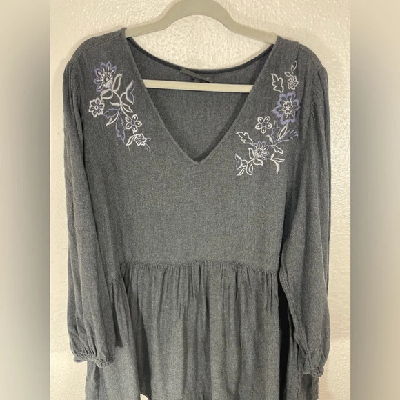 Lane Bryant Gray Embroidered Floral Ruffle Babydoll Blouse Top Women’s 26/28 - Picture 3 of 14